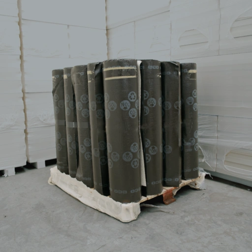 IKO Carrera bitumen dakrol met lichte toplaag voor de waterdichting van platte daken.